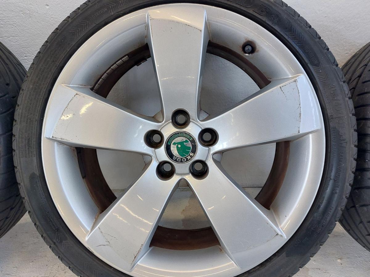 Skoda Roomster Scout 5J Alufelgen Felgensatz 7J 17 Zoll Kentaur Alufelgensatz
