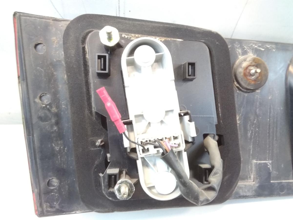 Volvo V40 Kombi original Heckblende Leuchtenband Heckklappe BJ2001 Facelift