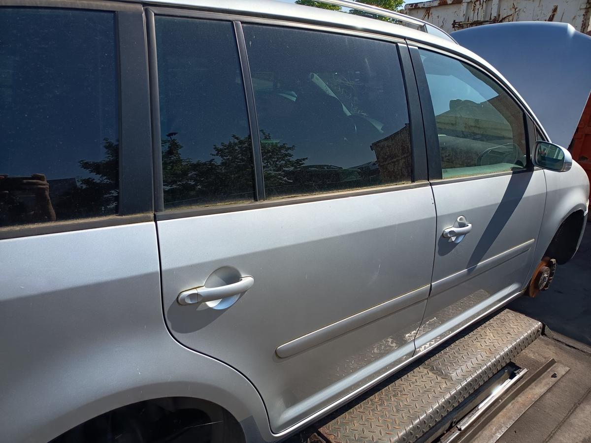 VW Touran 1T original T&uuml;r Roht&uuml;r hinten rechts LA7W Reflexsilber Baujahr 2004