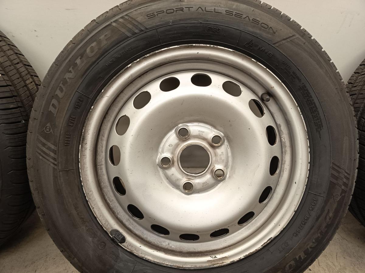 Satz VW Caddy Stahlfelgen mit Sommerreifen Dunlop 195/65R15 91T DOT 24