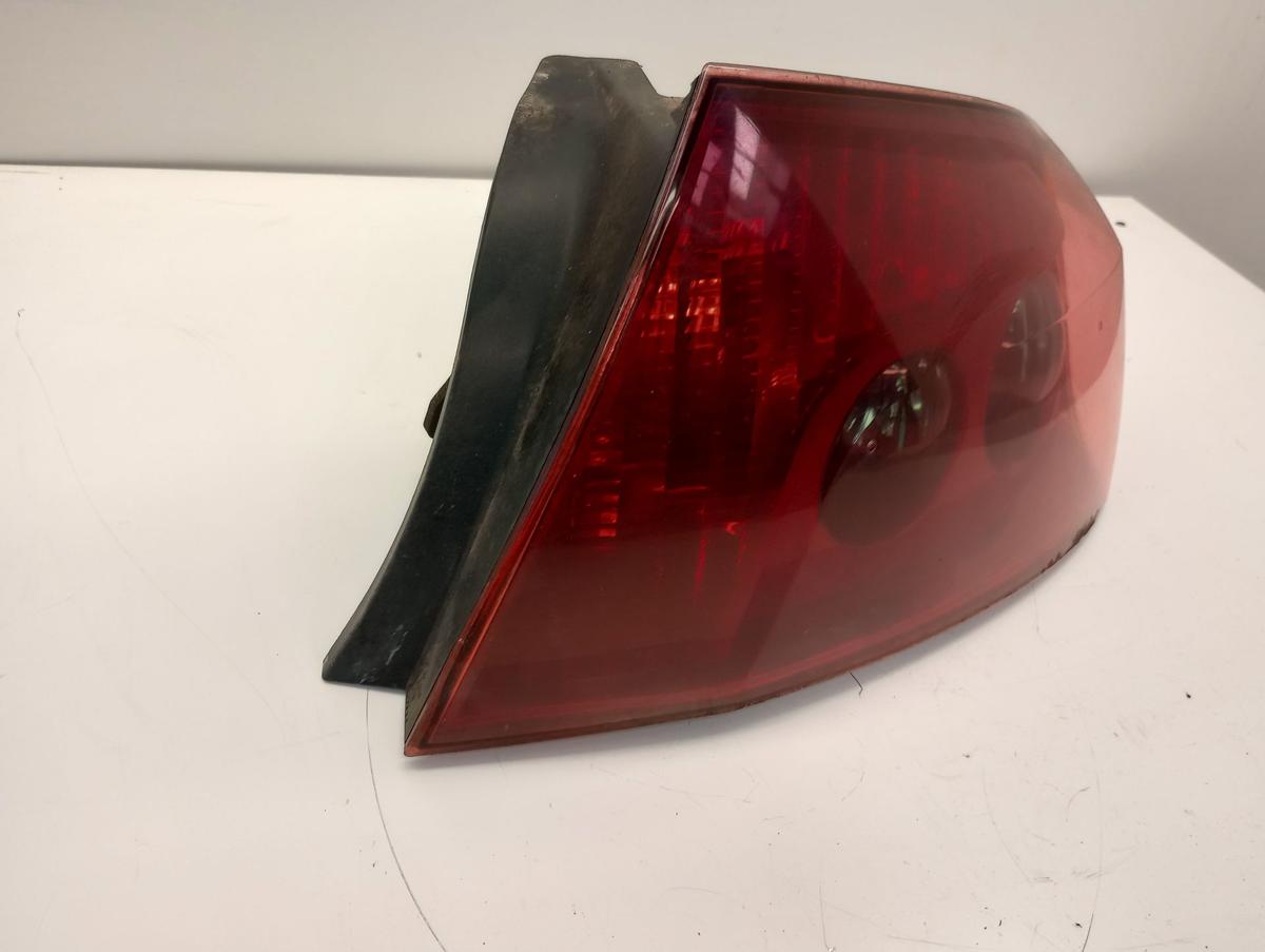 Peugeot 407 Bj 2004 original Rückleuchte Schlussleuchte rechts Limousine 5TRG