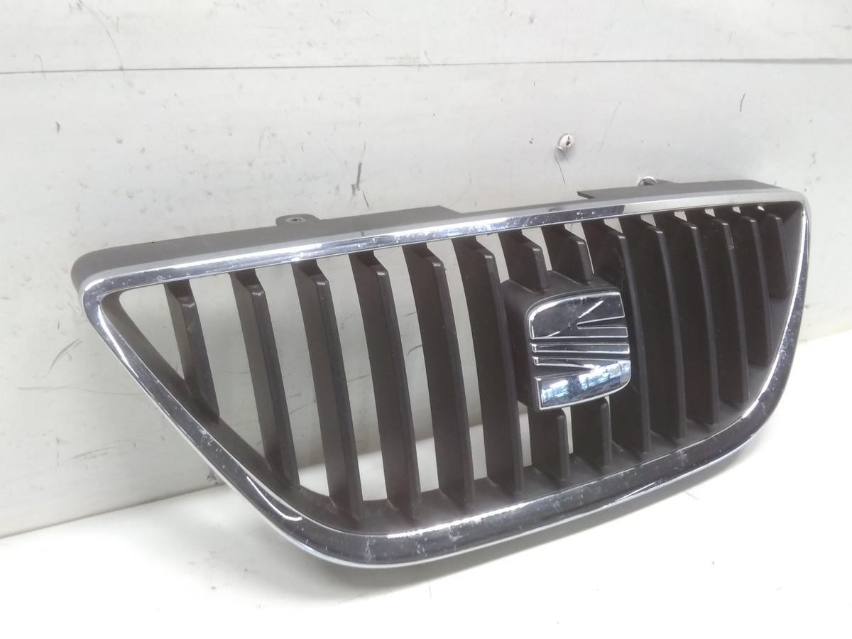 Seat Ibiza ST Kombi 6J original Kühlergrill mit Emblem Bj.2010