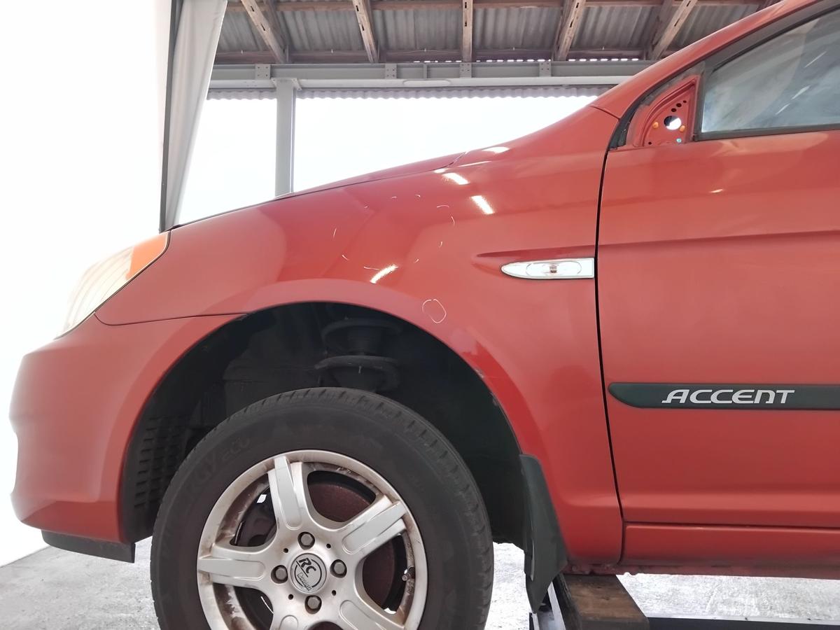 Hyundai Accent 3 MC original Kotfl&uuml;gel vorn links N8 Tango Red 3-t&uuml;rig BJ2007