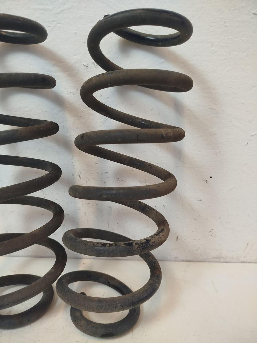 Nissan Qashqai J11 Satz Schraubenfeder Federn Hinterachsfedern Feder 1.2 85kw