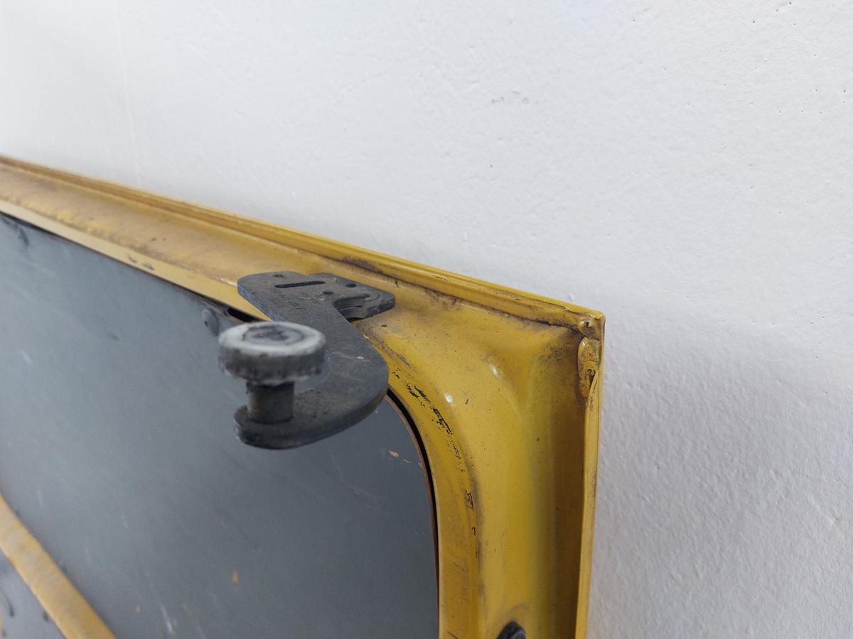 VW T5 7H Transporter Schiebet&uuml;r links Postgelb Dellen tiefe Kratzer