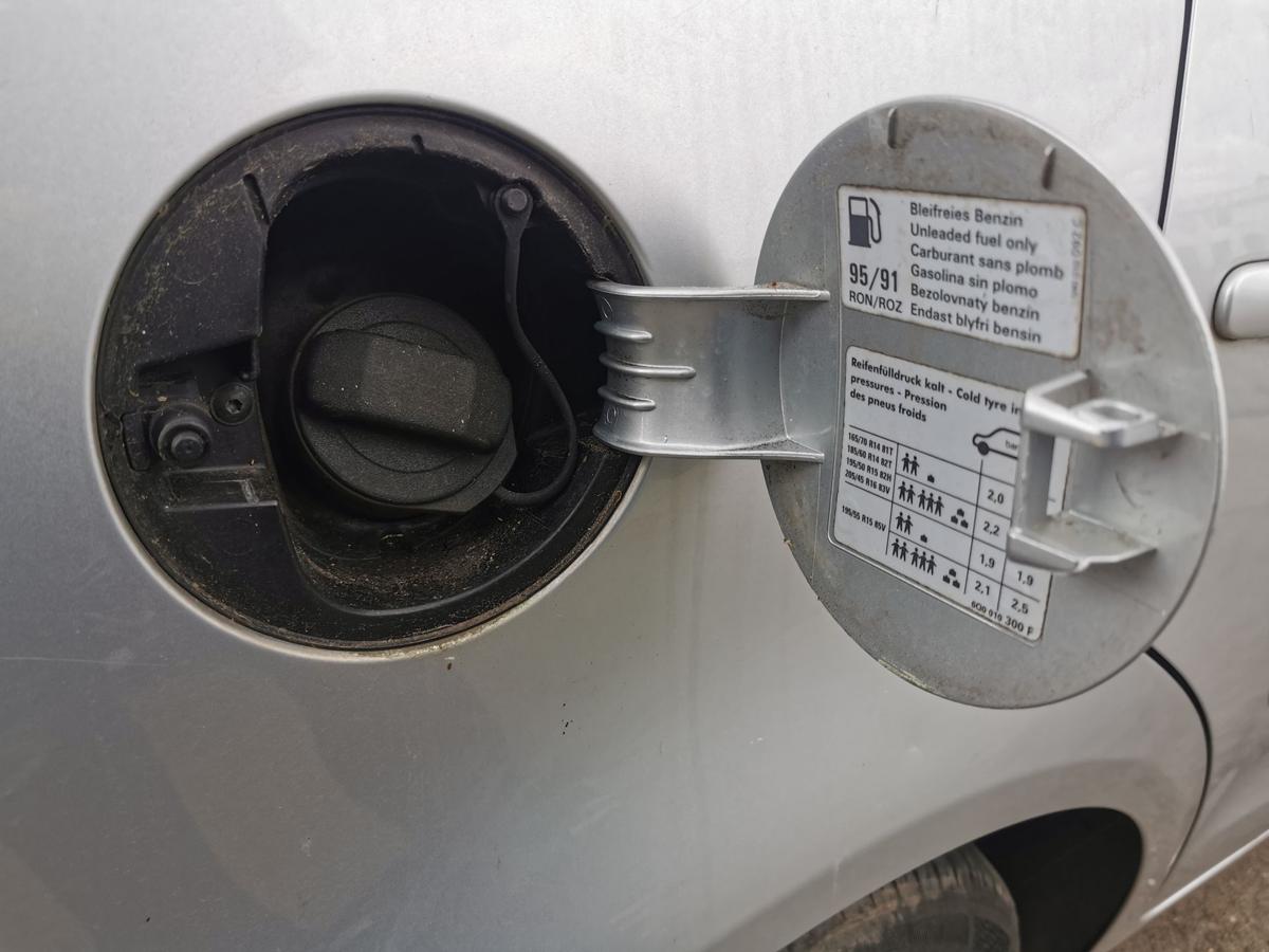 VW Polo 9N1 Tankklappe Tankdeckel Tankverschluss LA7W Reflexsilber Metallic