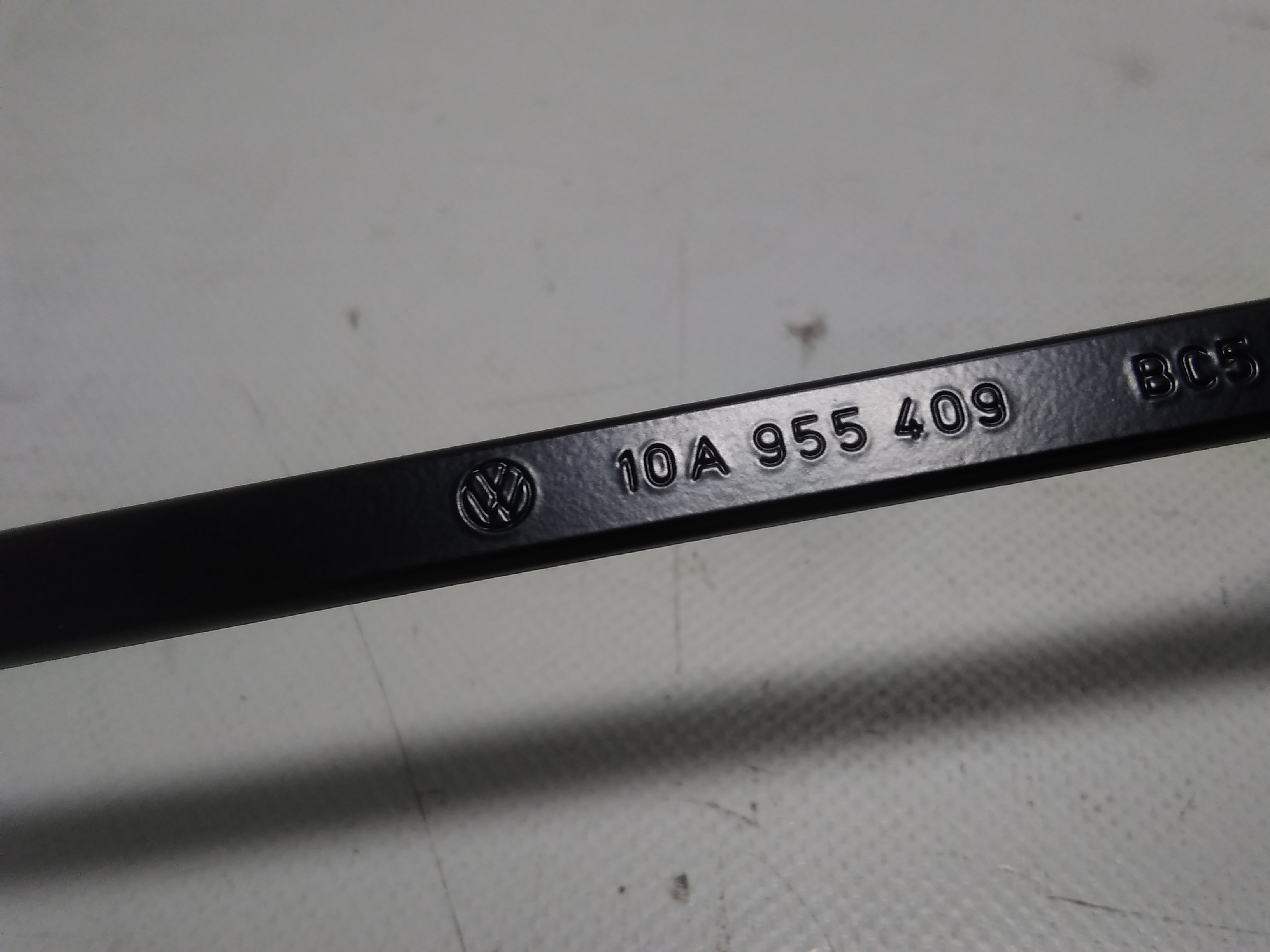 VW ID.3 Bj.2020 original Wischerarm vorn links