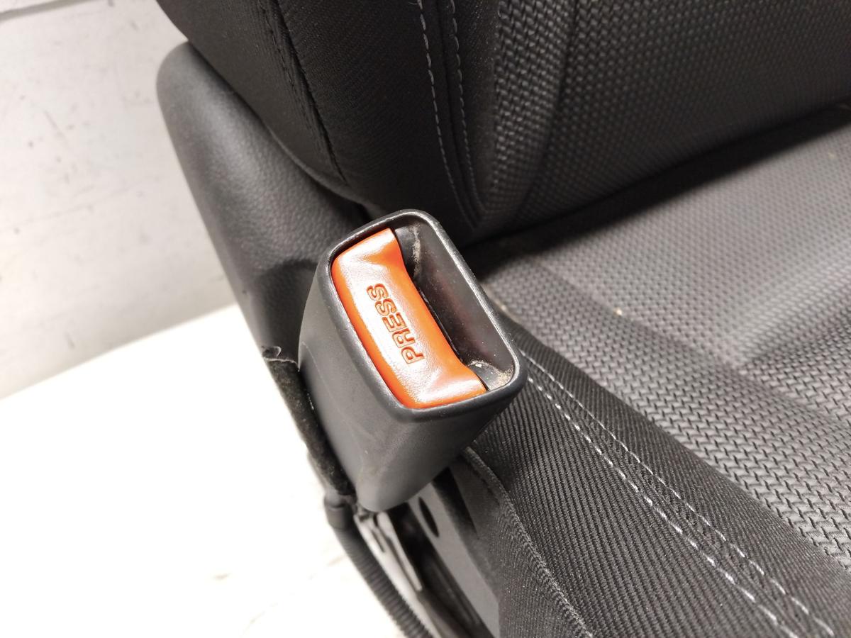 Hyundai i30 Kombi GD original Sitz vorn links Fahrersitz Stoff beheizt BJ2015