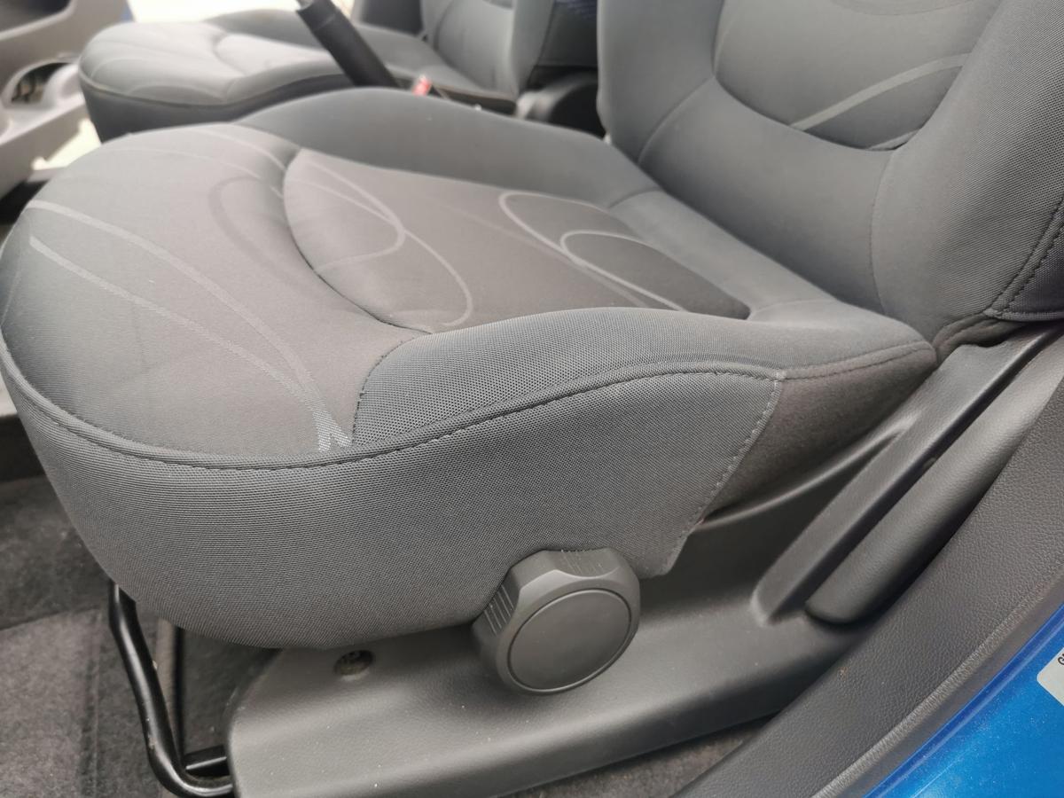 Chevrolet Spark M300 Fahrersitz Sitz Autositz vorn links Stoff Höhenverstellung