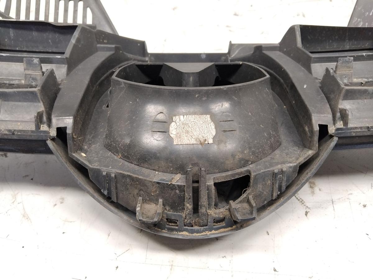 VW Golf 5 1K original K&uuml;hlergrill L041 brillantschwarz uni mit Emblem BJ2006