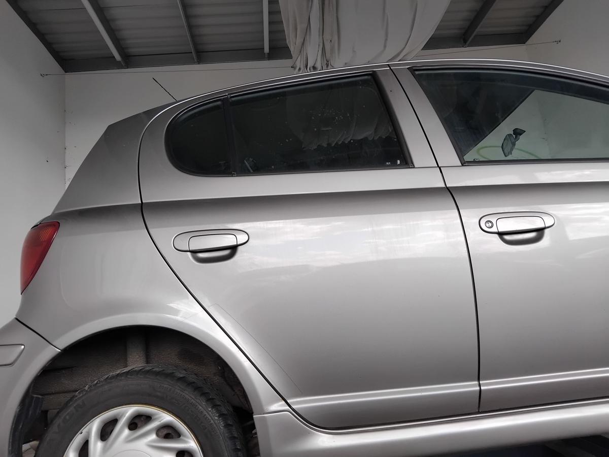 Toyota Yaris P1 T&uuml;r hinten rechts 1D2 Silbergraumetallic Japan BJ2004