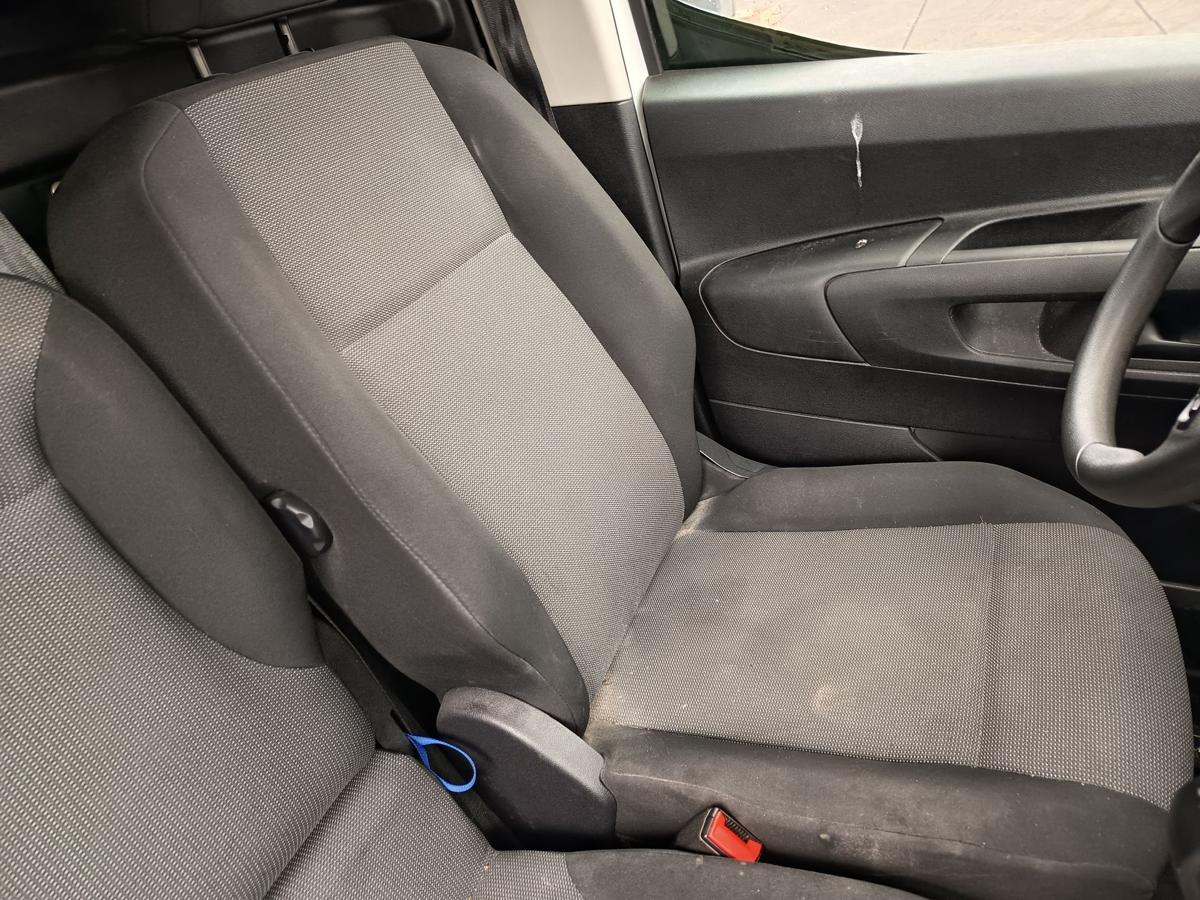 Opel Combo E orig Sitz vorn links Fahrersitz Bj 2019