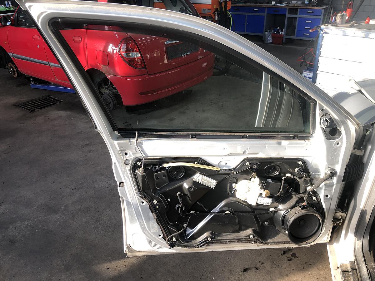 Seat Leon I 1M orig Tür vorn links Fahrertür S7N Silbermet Bj 01 ohne Anbauteile