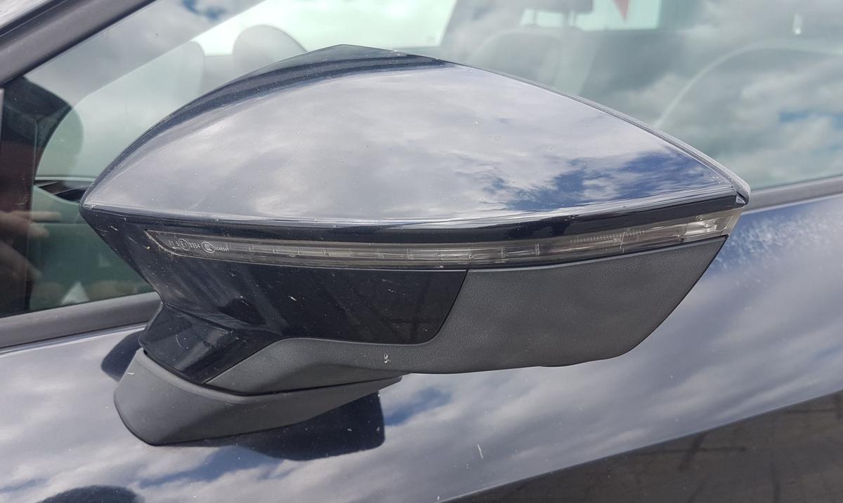 Seat Leon 5F Au&szlig;enspiegel links in LZ9Y Phantomschwarz Met Bj14 elek Anklappbar