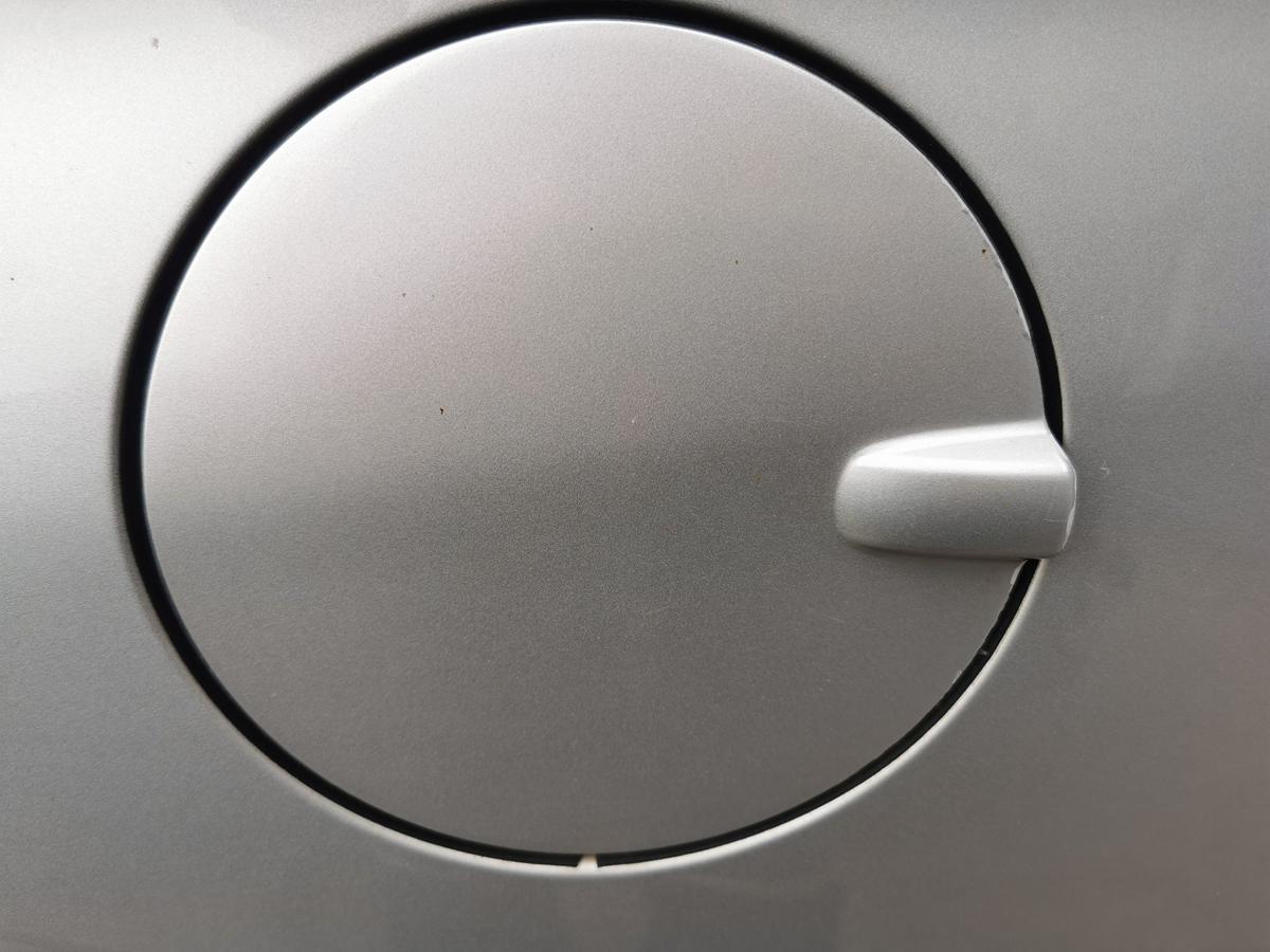 Chevrolet Captiva KLAC Tankklappe Tankdeckel Tankverschluss GAN Ice Silver Met