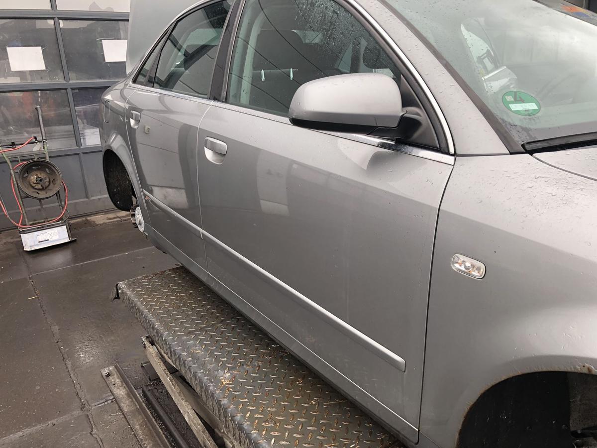 Audi A4 8E original Tür vorn rechts Beifahrer Y7Q Atlasgrau Bj 2002