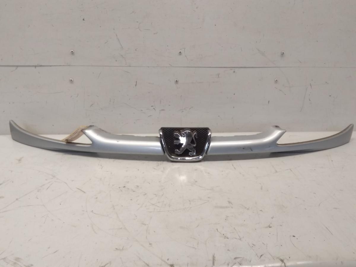 Peugeot 206 Kombi original Grill K&uuml;hlergrill mit Emblem silber EZR BJ2004