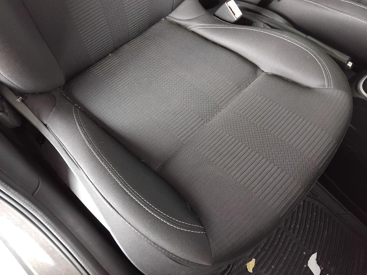 Renault Clio III Grandtour original Sitz vorn rechts Beifahrersitz Stoff BJ2009