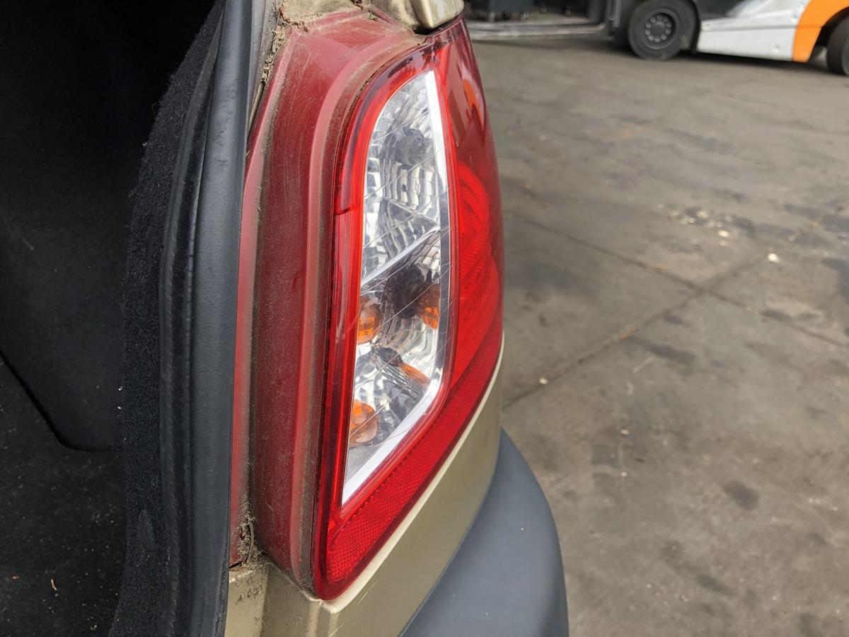 Kia Rio JB Stufenheck original Rückleuchte links Heck/Schluss/Licht Bj2009