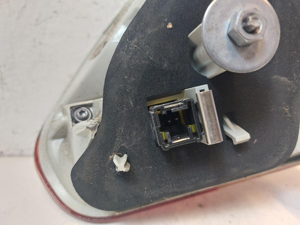 Peugeot 2008 I CU R&uuml;ckleuchte innen links Innenteil Heckklappe bis 2016