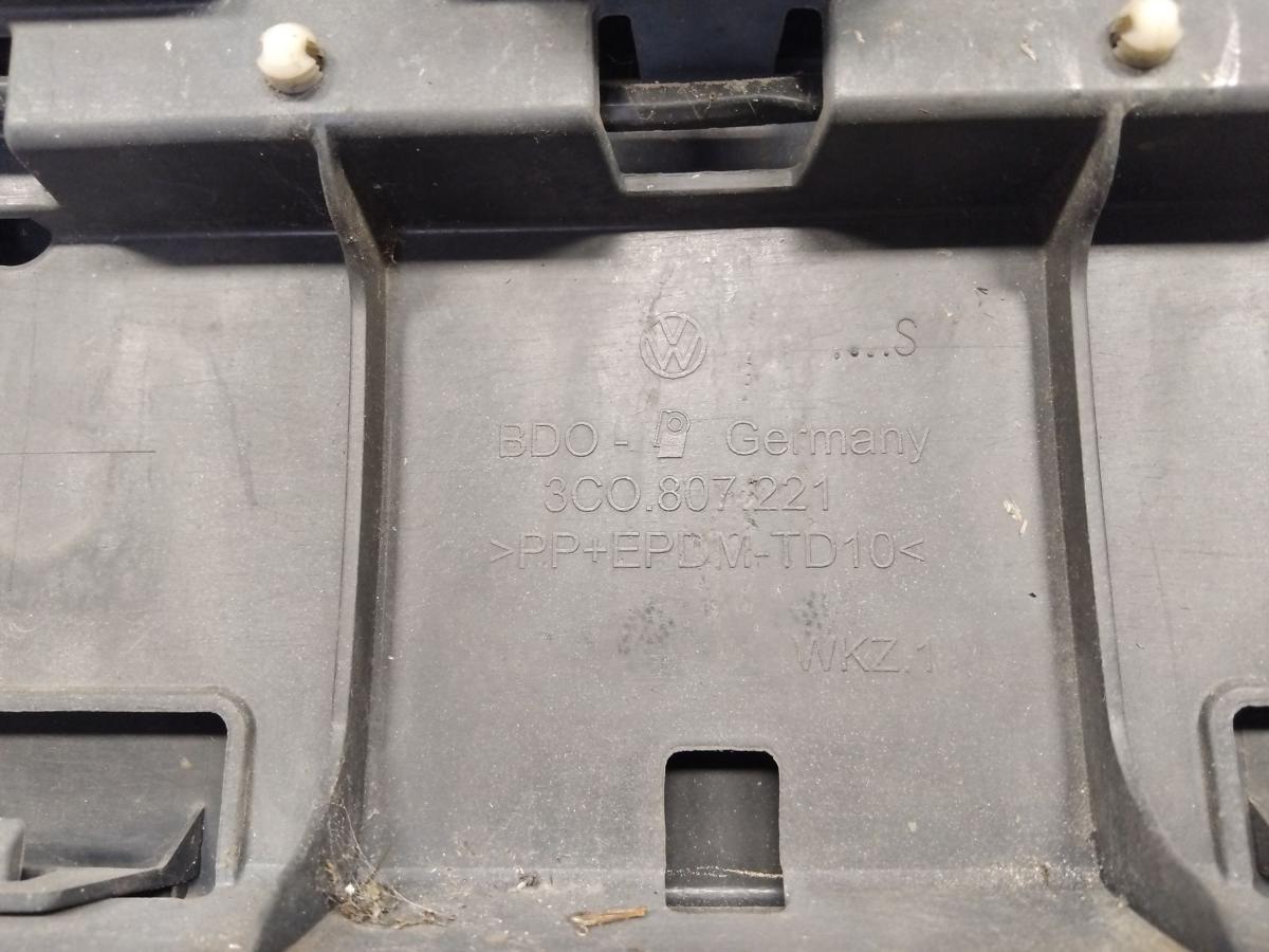 VW Passat 3C orig Sto&szlig;f&auml;nger Sto&szlig;stange vorn LA7T United Grey BJ2005 mit Grill