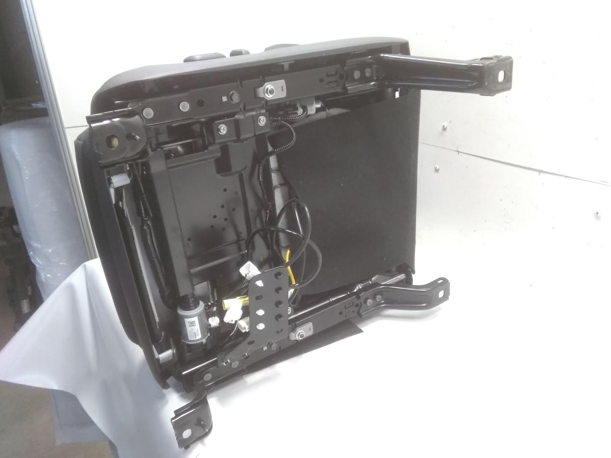 Mitsubishi Eclipse Cross Sitz vorn links Fahrersitz beheizt Bj.2024