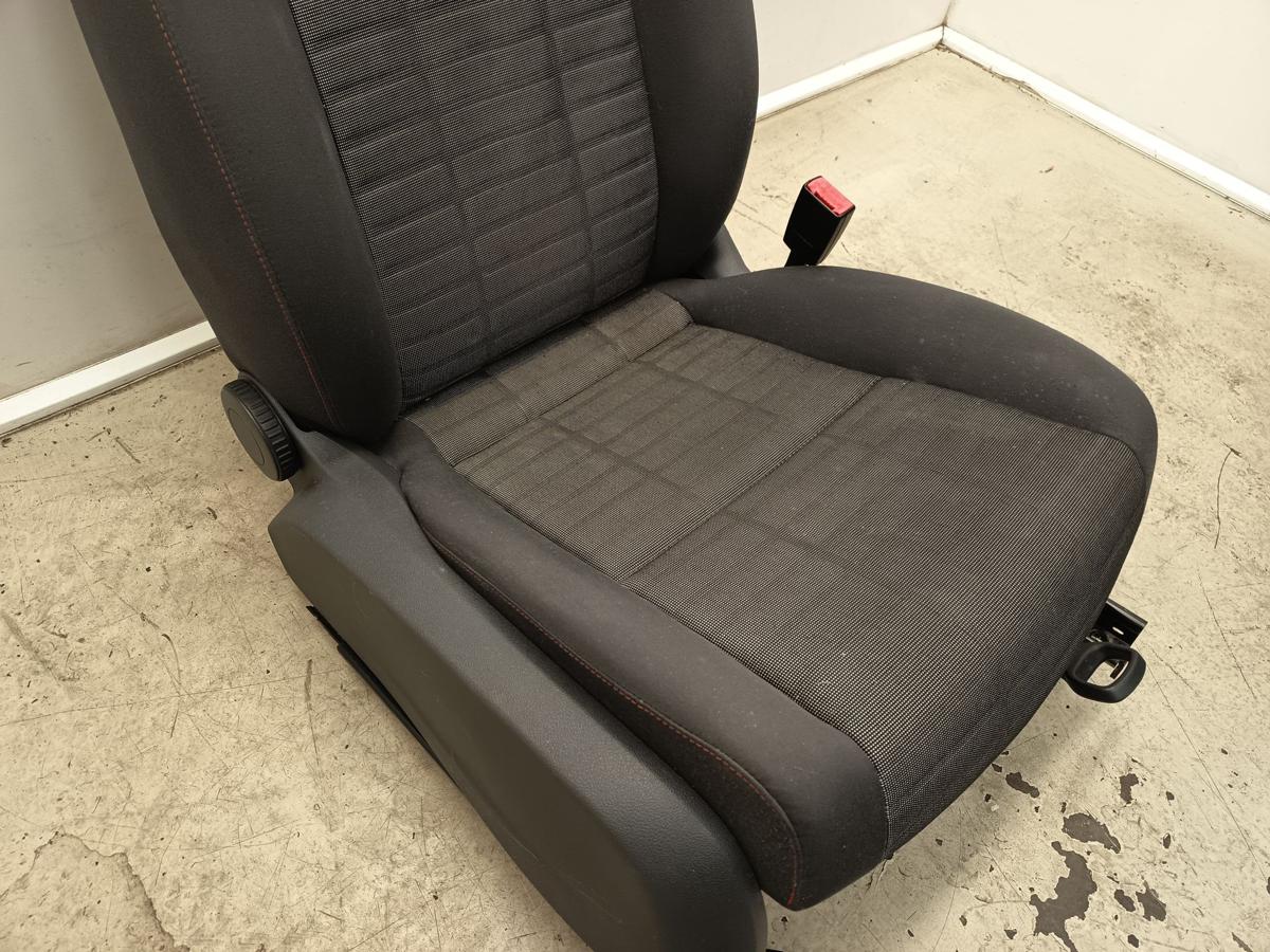 VW Golf V 5 1K Bj 2006 original Sitz vorn rechts Beifahrersitz 1K44881106FR 5TRG