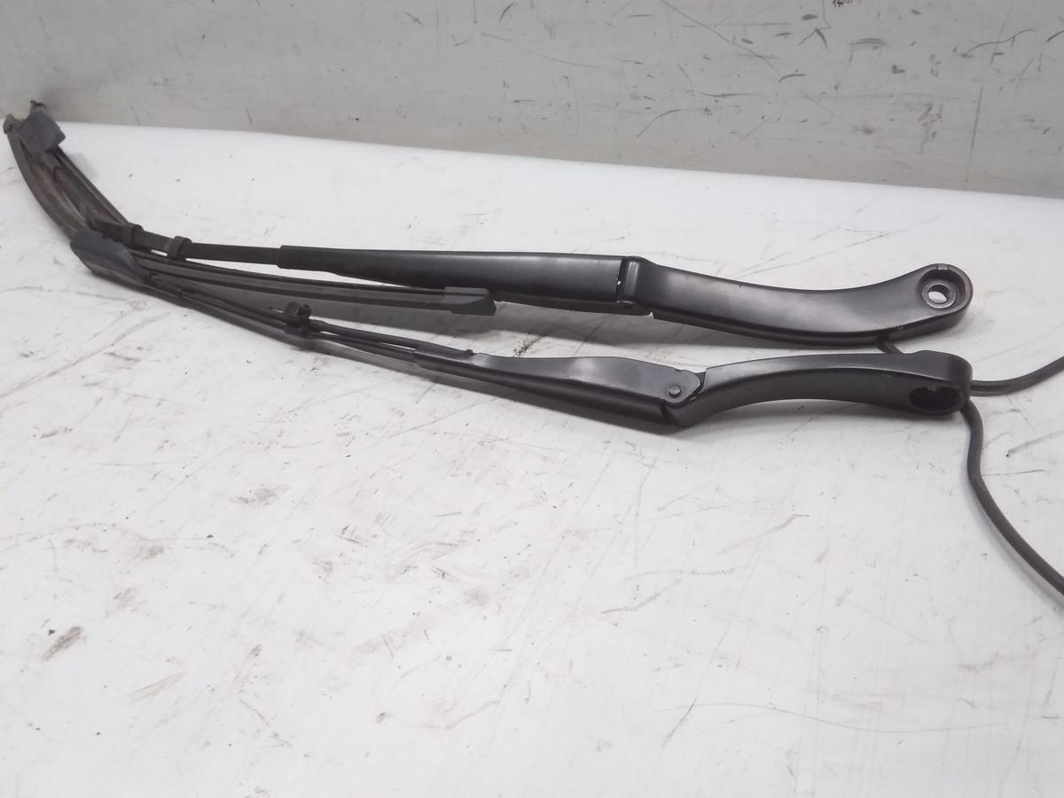 Tesla Model Y original Satz Wischerarme vorn BJ2023