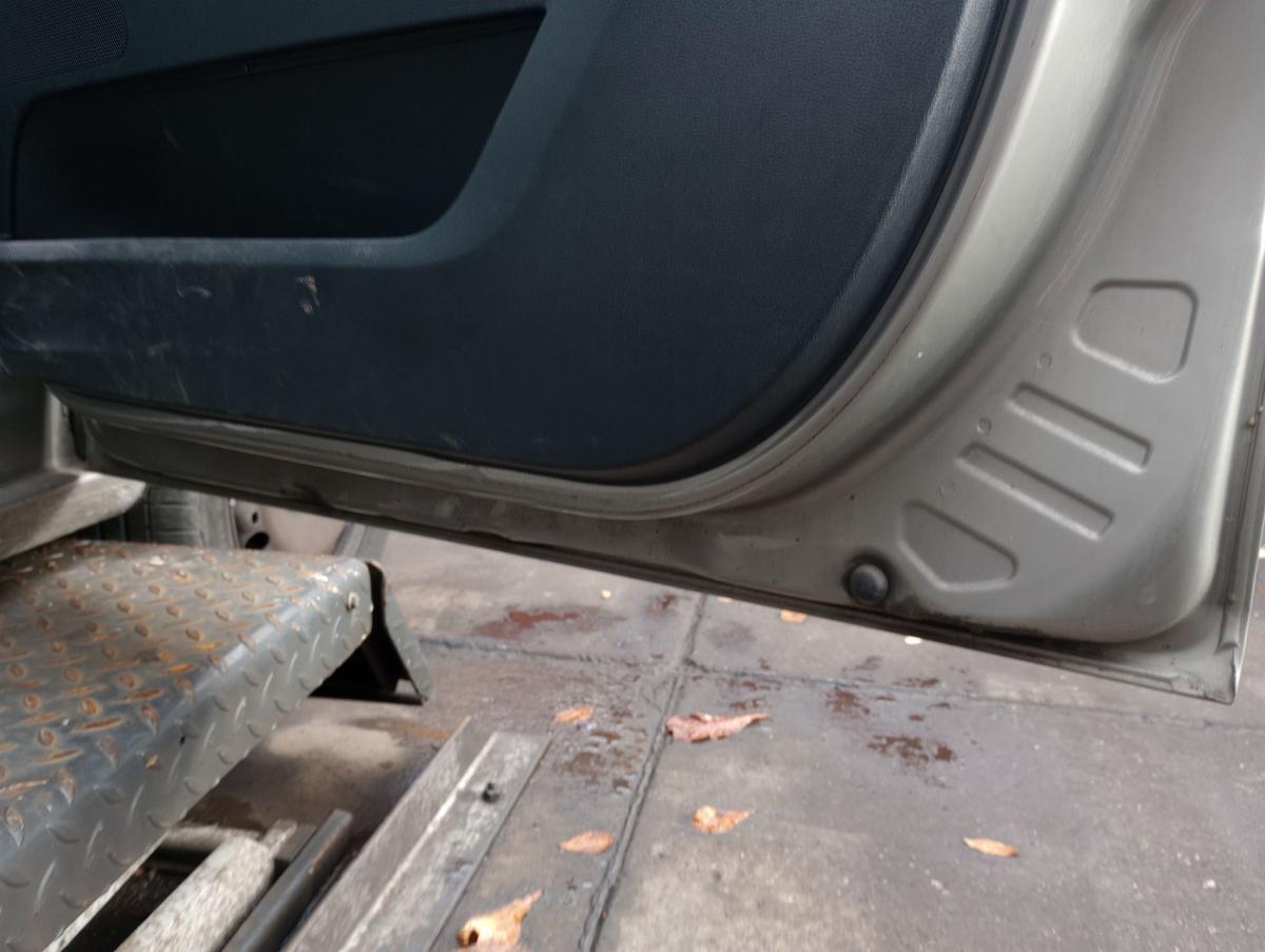 Skoda Fabia II original Tür vorn rechts Beifahrer (Roh) F8H Beige Bj 2010