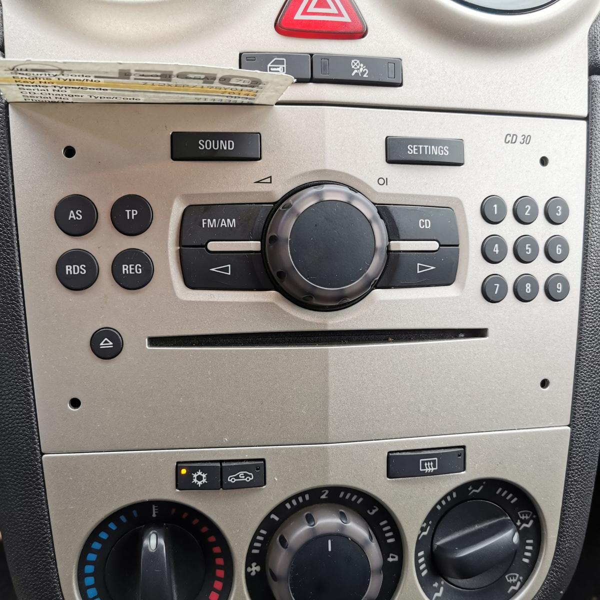 Opel Corsa D Autoradio Radio CD30 CD Laufwerk mit Code