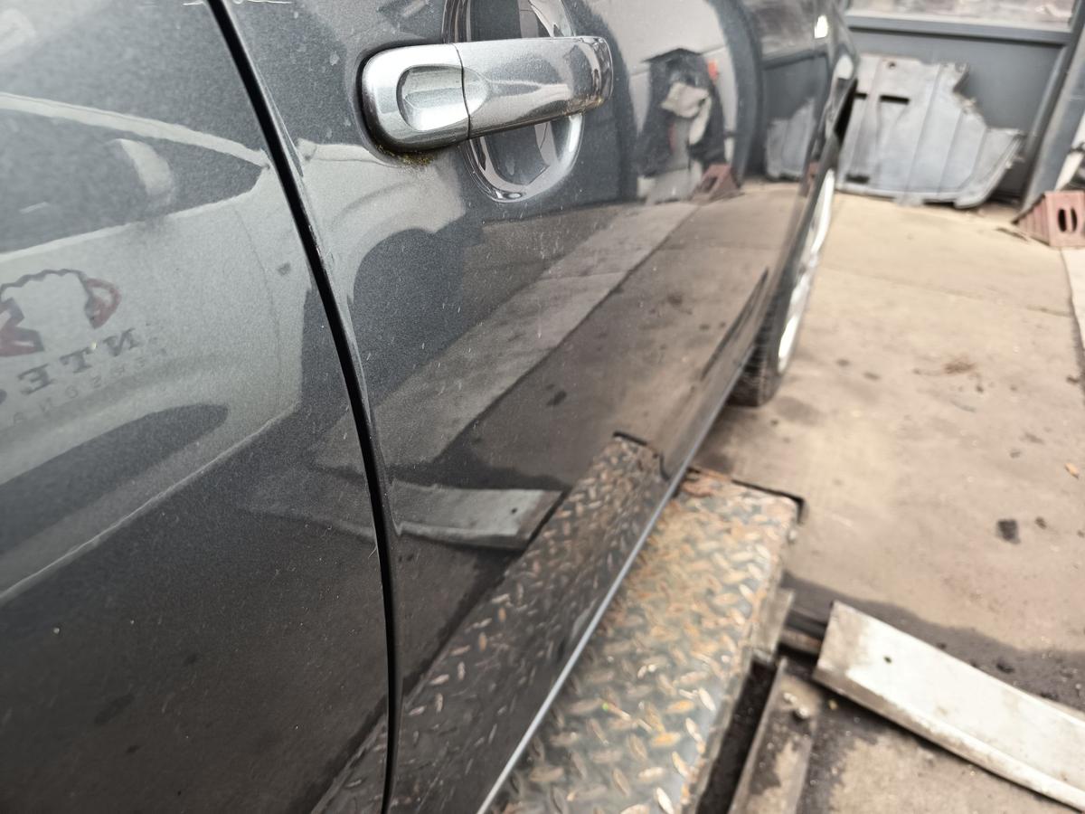 VW Golf VI original Tür rechts Beifahrer D7X Platingrau Bj 2010