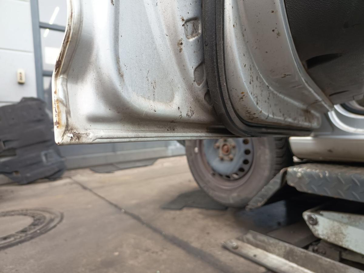 VW Touran 1T orig Tür vorn links Fahrertür LA7W Silber Bj 2004