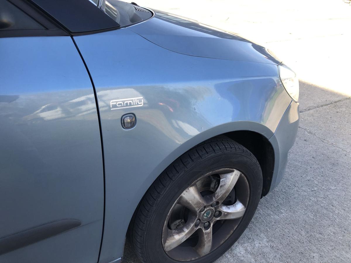Skoda Fabia II 2 Typ 5J Kotfl&uuml;gel vorn rechts 2006-2014 Originalteil LF5X grau