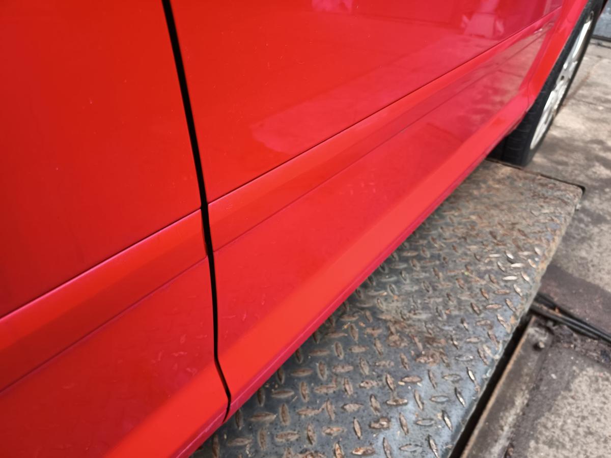 Audi A3 8PA original T&uuml;r vorn rechts Beifahrer Y3J Brillantrot Bj 2005