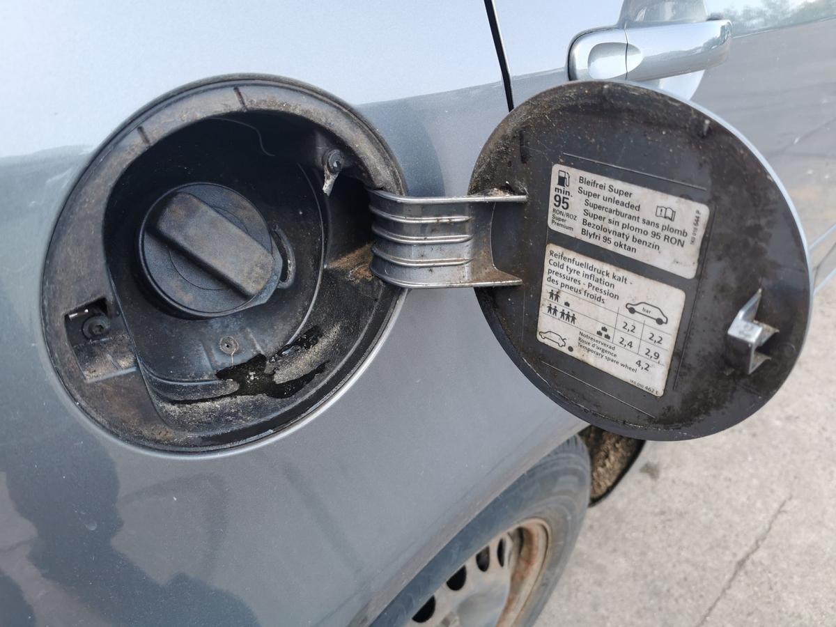 VW Golf Plus 5M Tankklappe Tankdeckel Tankverschluss LA7T United Grey Met