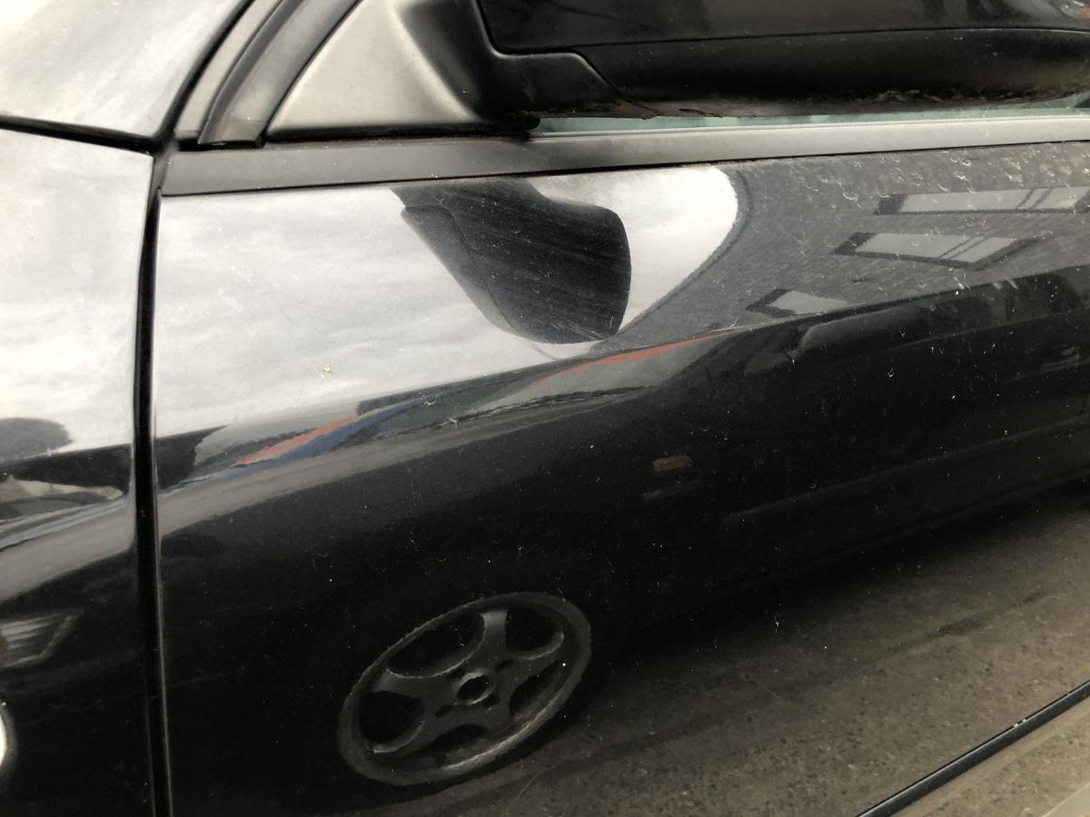 Audi A4 8E B6 Avant T&uuml;r vorn links Fahrert&uuml;r Scheibenrahmen LZ9W Ebonyschwarz