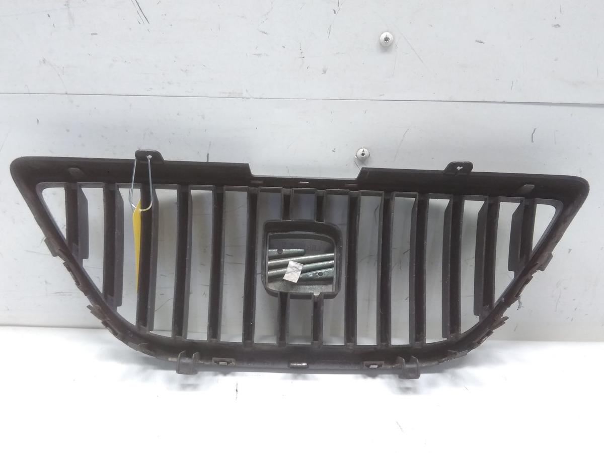 Seat Ibiza ST Kombi 6J original Kühlergrill mit Emblem Bj.2010