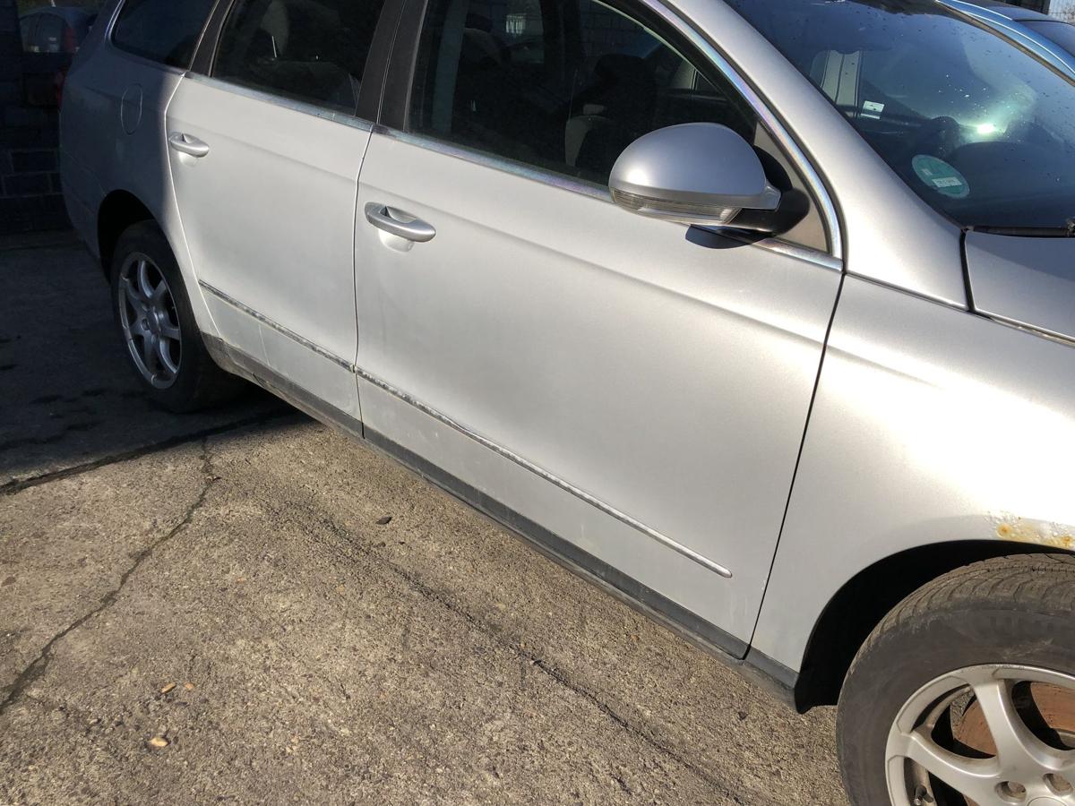VW Passat 3C B6 T&uuml;r vorn rechts Beifahrert&uuml;r im Rohbau LA7W Reflexsilber Met