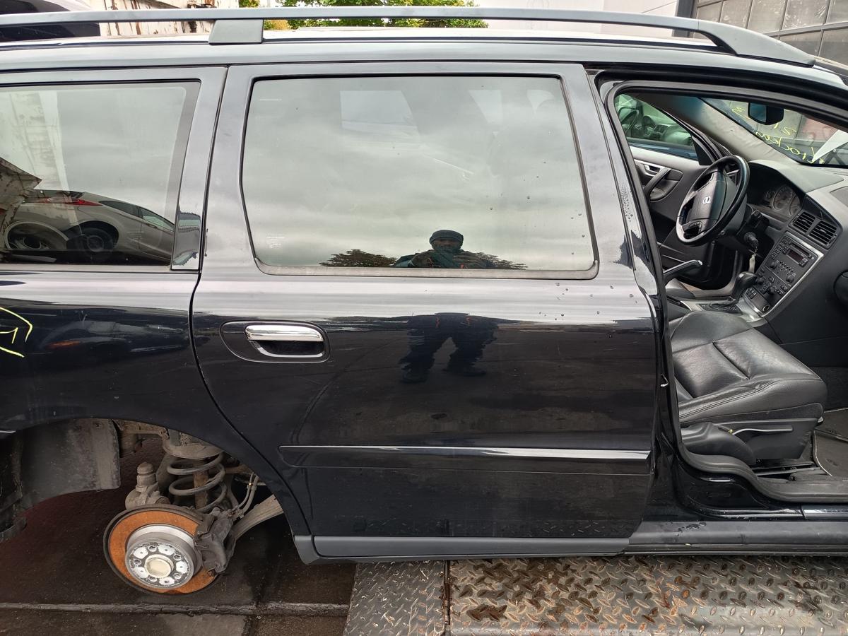 Volvo V70 II original Tür hinten rechts Fond 452 Saphirschwarz Bj 2005
