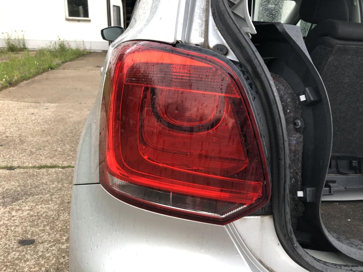 VW Polo 6R Rückleuchte Rücklicht Heckleuchte links Schlussleuchte