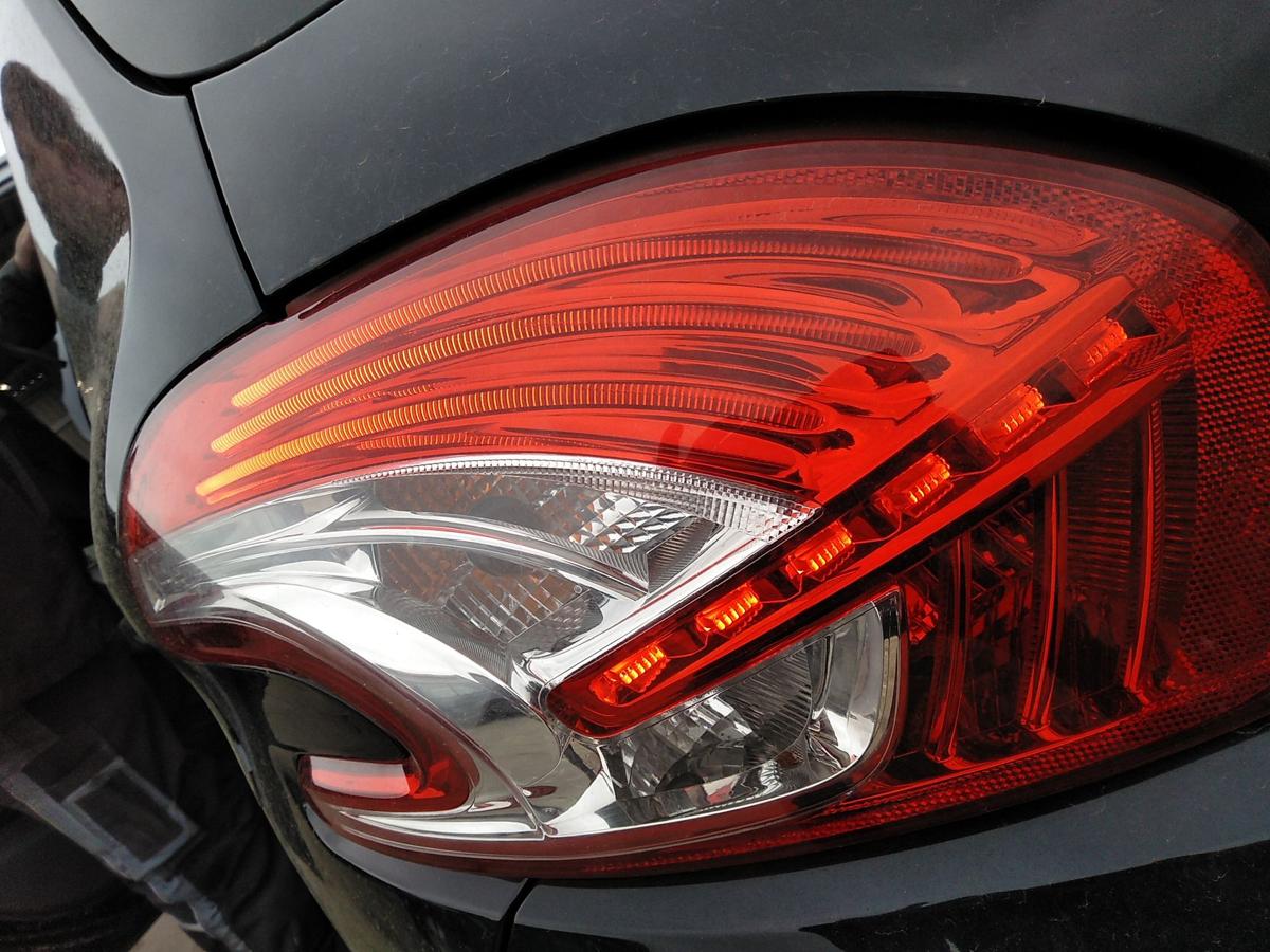 Peugeot 208 original Rückleuchte Heckleuchte links LED Bj.2014