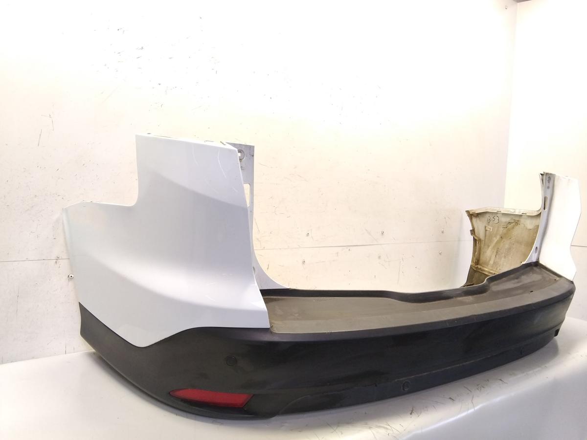 Ford Focus 3 Facelift Kombi original Stossf&auml;nger hinten mit PDC frostwei&szlig; BJ2015