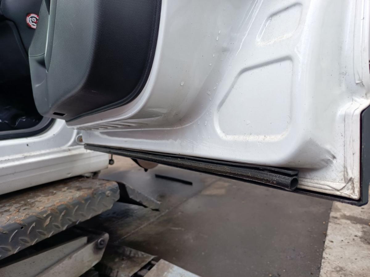 Citroen C4 original Tür vorn rechts 5trg Beifahrer EWP Schneeweiß Bj 2008