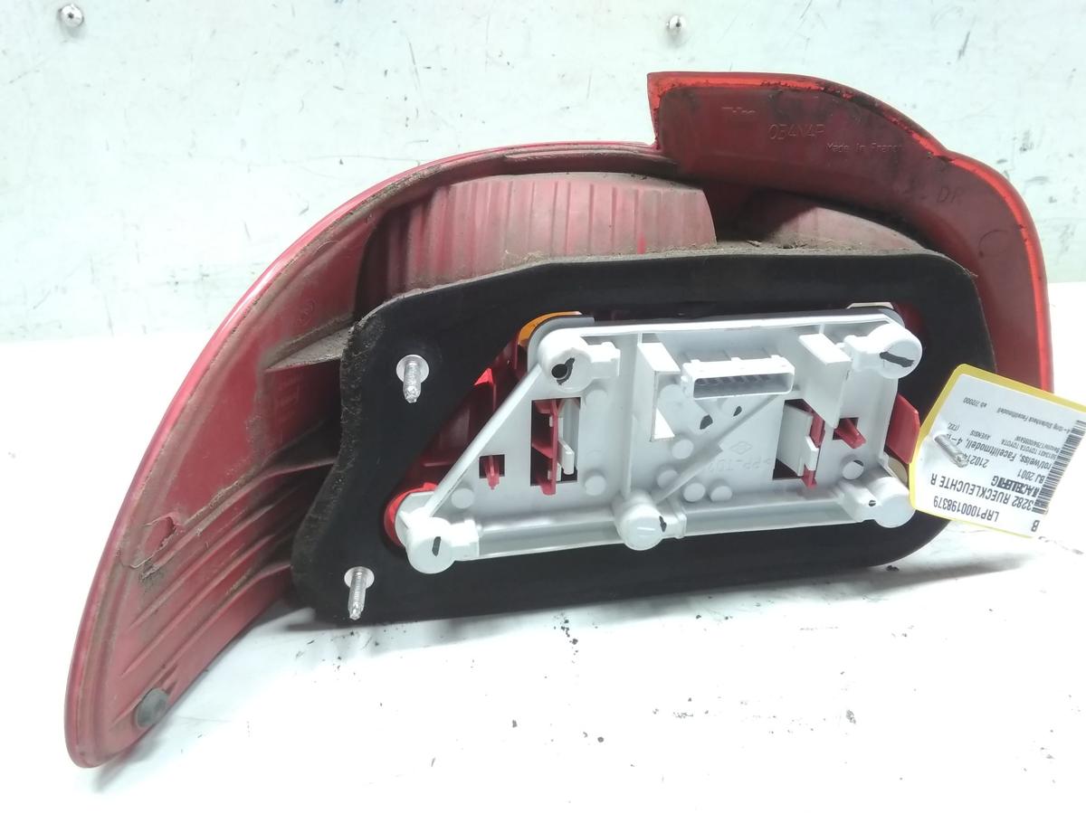 Toyota Avensis T22 Facelift R&uuml;ckleuchte Heckleuchte rechts Stufenheck Bj.2001