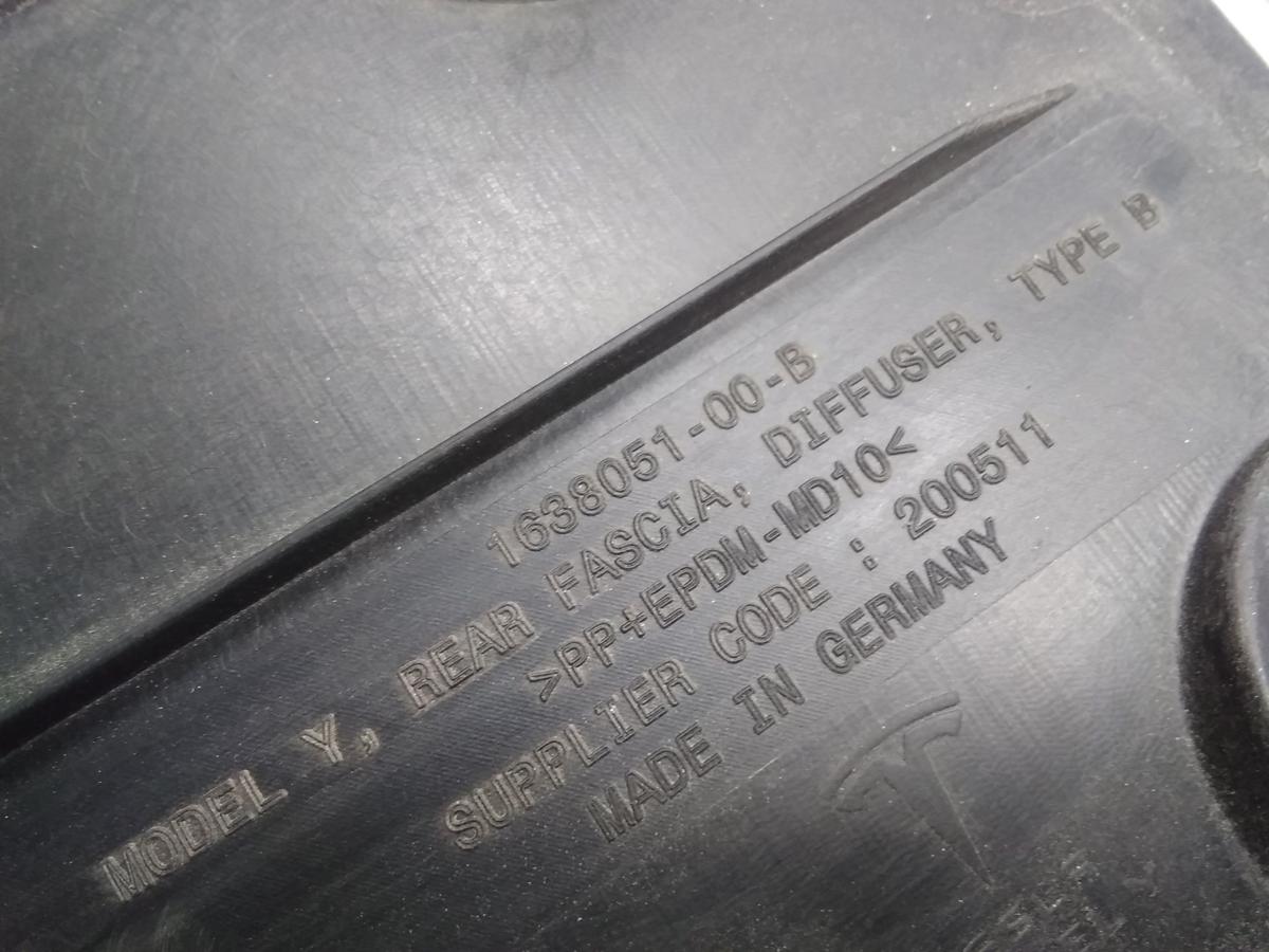Tesla Model Y original Diffusor Plastikunterschutz Stoßfänger hinten Bj.2023