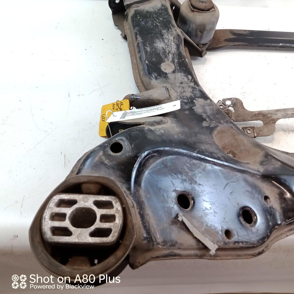 Audi A8 4D D2 Vorderachstr&auml;ger Aggregatetr&auml;ger mit intakten Buchsen Bj.2000