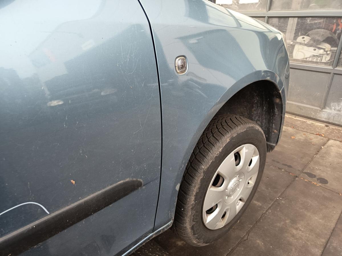 Skoda Fabia II 5J original Kotfl&uuml;gel rechts Seitenteil F5X Satingrau Bj 2008