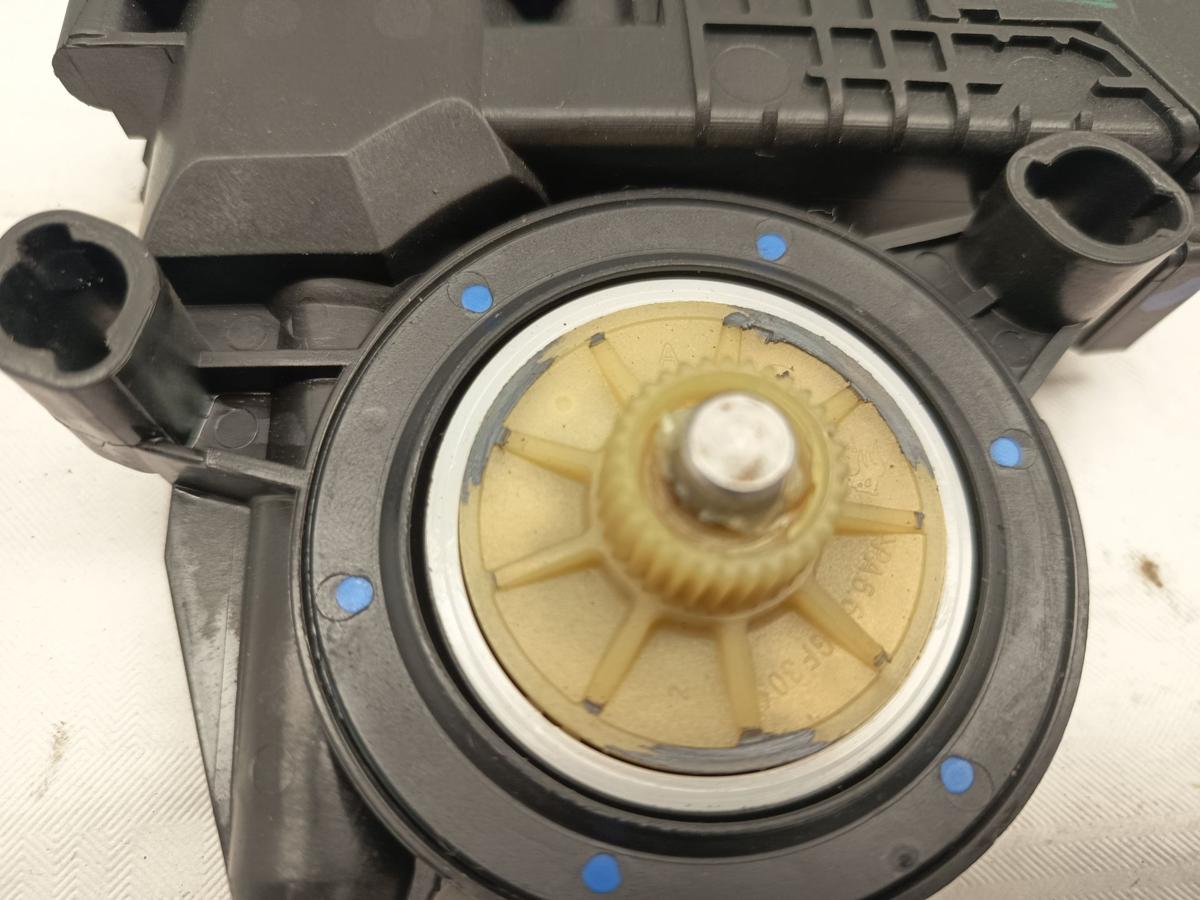 Vw Polo 9N2 Facelift Bj 2005 original Motor Fensterheber vorn links 6Y2959802 Vw Polo 9N2 Facelift Bj 2005 original Motor Fensterheber vorn links 6Y2959802