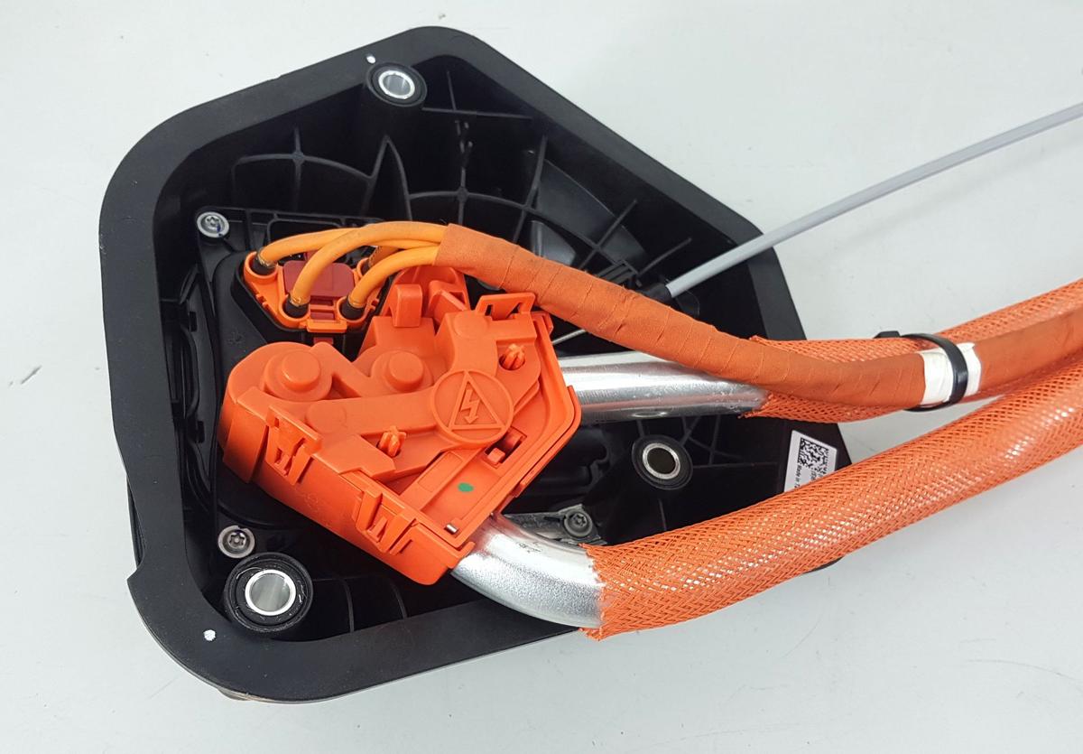 Tesla Model Y Hochvoltleitung Ladekabel Bj2022 1501773-79-B mit Ladedose