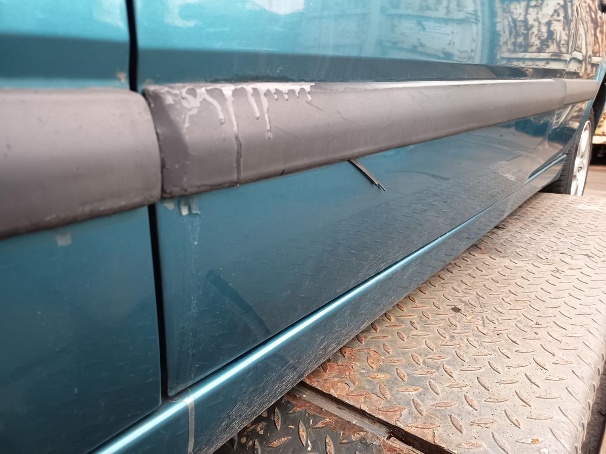 Volvo 850 original T&uuml;r vorn links Fahrer 422 T&uuml;rkis met Bj 1995